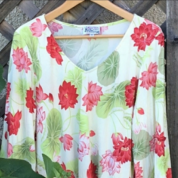 PRICE DROP Tunic Top Made in Hawaii 🌴 - Picture 9 of 9